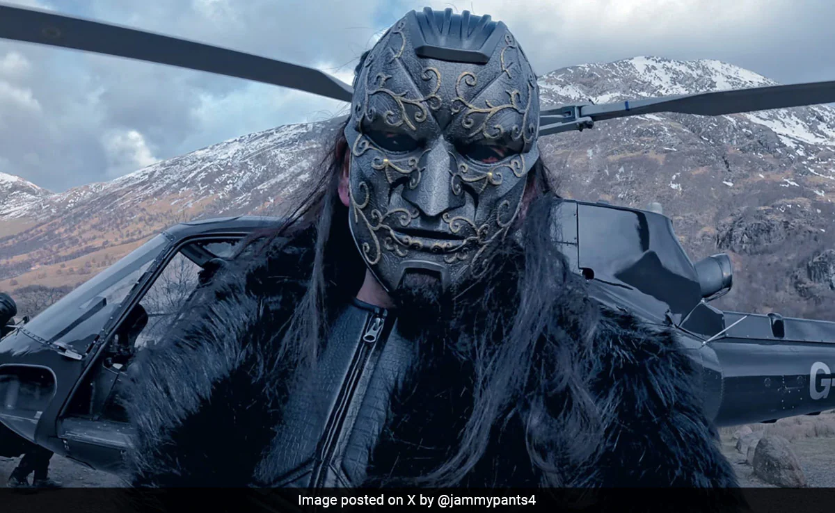 Who is this masked villain of Bade Miyan Chote Miyan