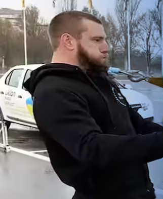 Guinness World Records: This Man Achieved a World Record with His Teeth, Beard, and Neck!