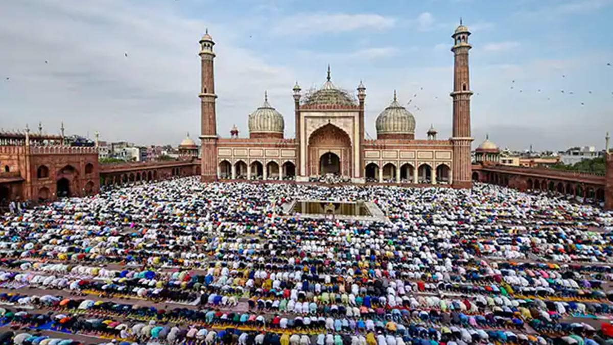 Eid-ul-Fitr 2024: Eid Celebrations in Full Swing Across the Country, Massive Gathering of Namazis at Delhi's Jama Masjid
