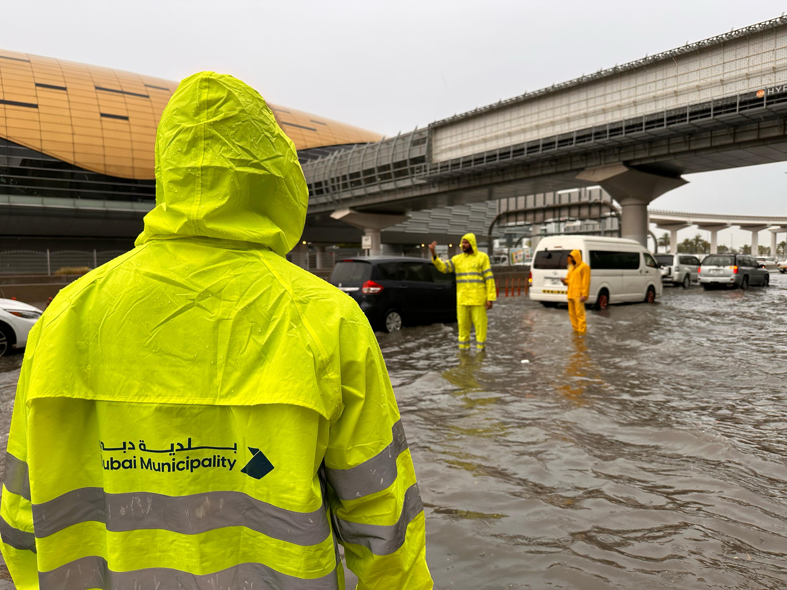 Dubai Flood Video: Dubai drowned! The water caused such havoc that the whole system failed, watch the video
