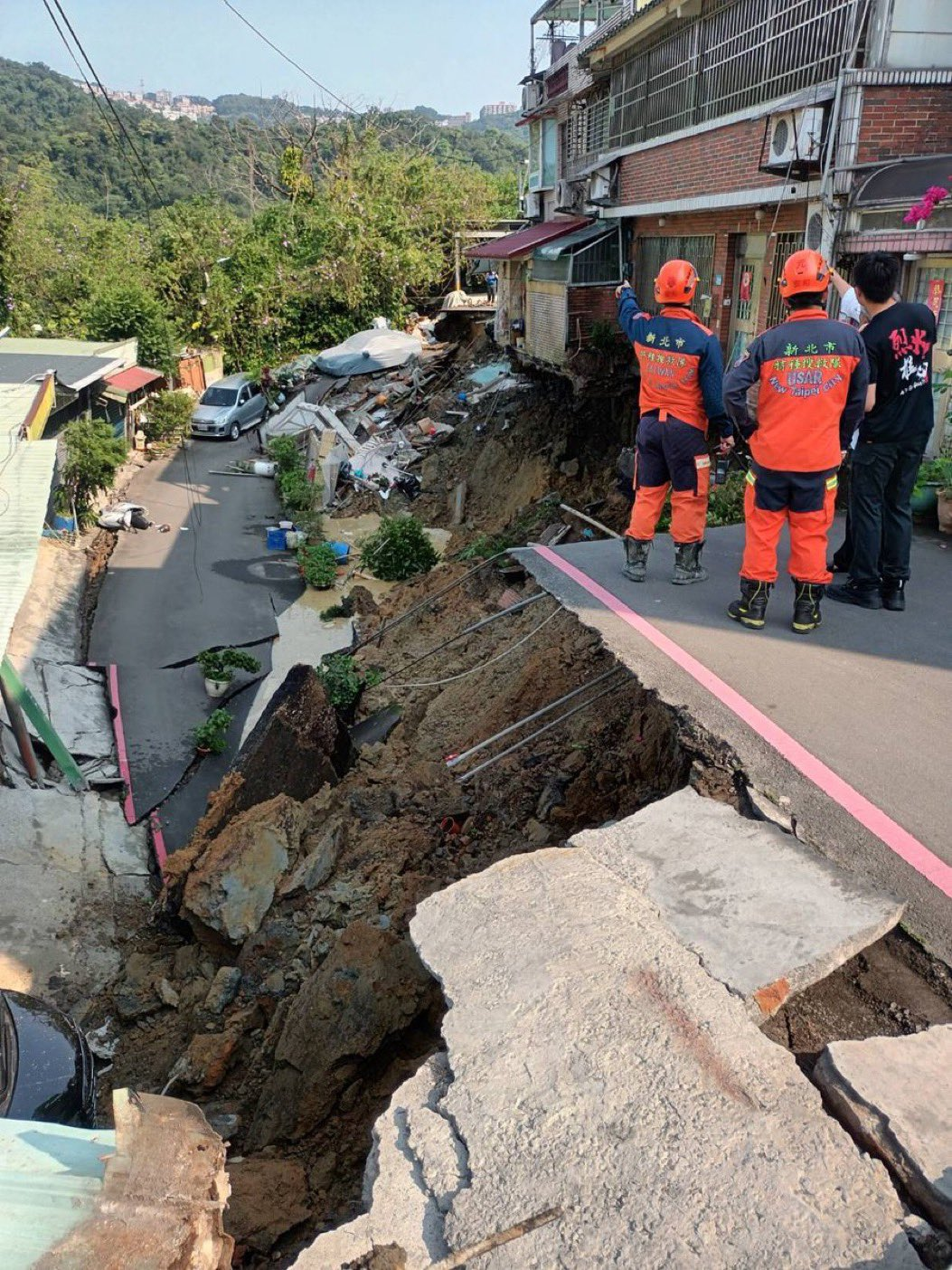 Taiwan Earthquake Devastation: Strong earthquake of 7.4 magnitude hits Taiwan, Skyscrapers Collapsed