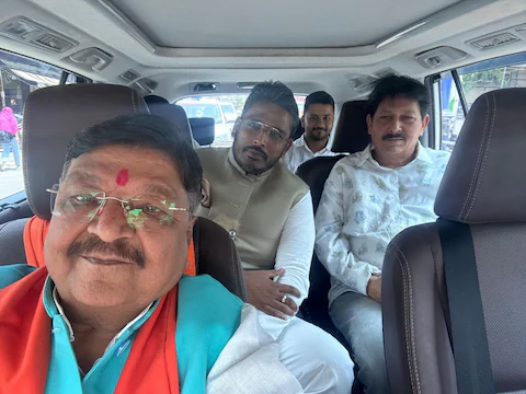 Surat Incident Repeats in MP; Indore Congress candidate Akshay Kanti Bam Shocks Party, withdrew his name and joined BJP
