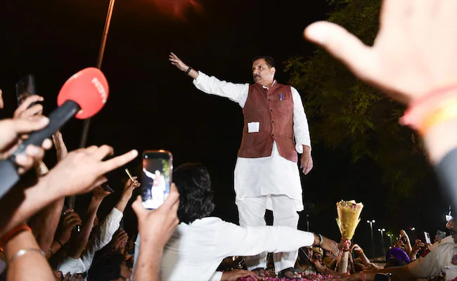 AAP leader Sanjay Singh Released from Tihar Jail after 6 months, as soon as he came out Declares- Jail ke Taale Tutengay…