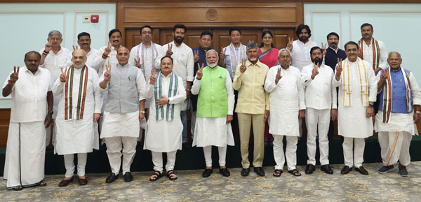 By attending the meeting of the National Democratic Alliance, Chandrababu Naidu and Nitish Kumar have almost cleared the picture of government formation. This NDA meeting was held at Narendra Modi's official residence.