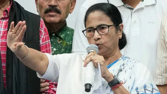 Kolkata Rape-Murder Case: Mamata Joins Kolkata Doctors' Protest, Prioritizes Justice Over CM Post!