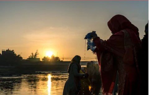 Chhath Puja 2024: Massive Crowds Offer Prayers at Sunset