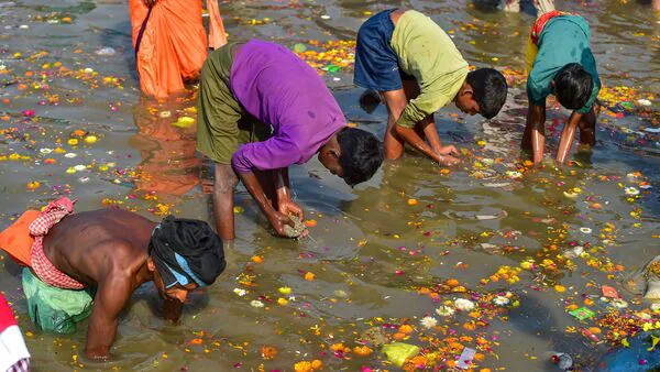 Maha Kumbh Water Toxic? CM Yogi’s Shocking Claim!